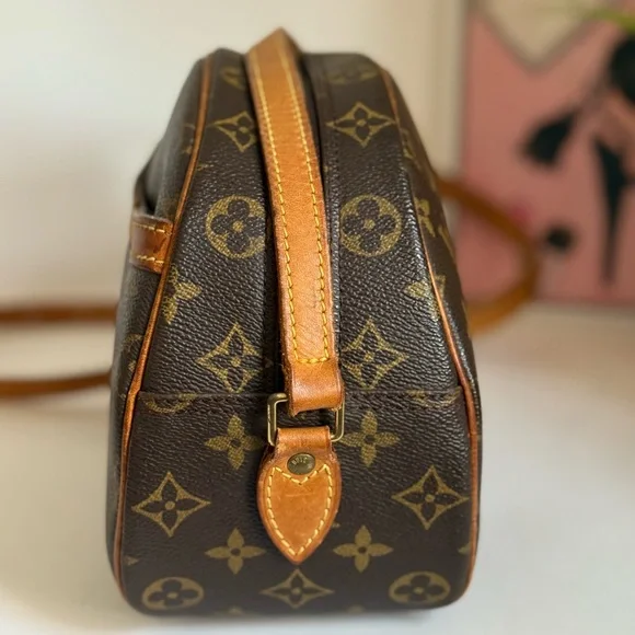 Louis Vuitton Blois Monogram Crossbody Bags π - Picture 4 of 14